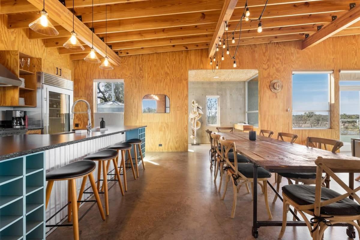 Lazo House - Riverfront With Overlooking Llano River Exterior foto